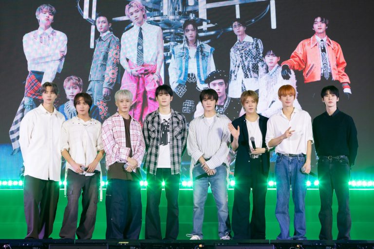 NCT 127 ภาพที่ 2] งานแถลงข่าวและงานแจกลายเซ็น ‘Shopee x NCT 127 Fact Check FANSIGN _ EVENT in BANGKOK’