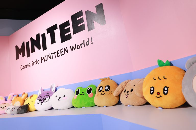 18.SEVENTEEN POP-UP